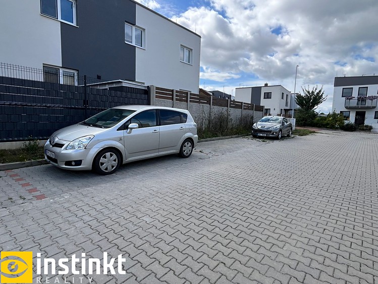 Pronájem garážového stání 12 m² - foto 4