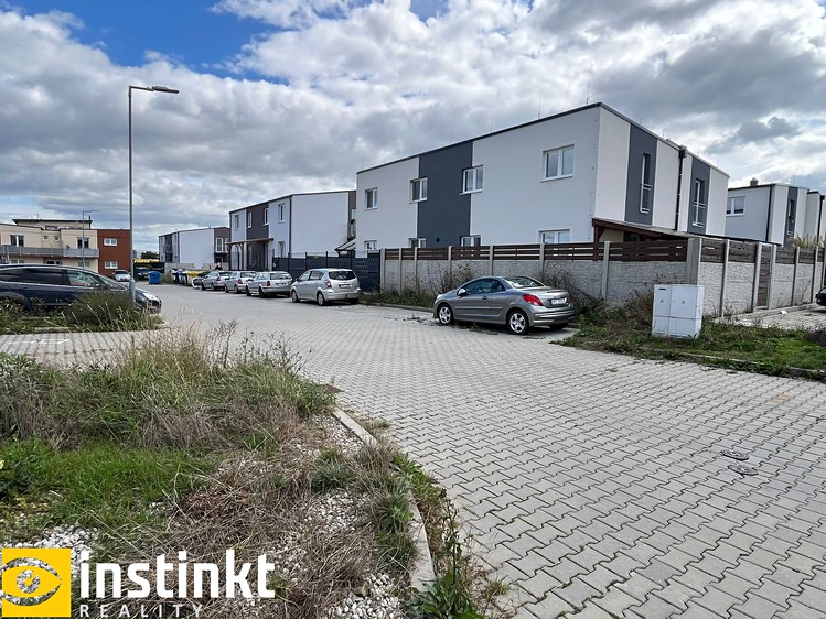 Pronájem garážového stání 12 m² - foto 7