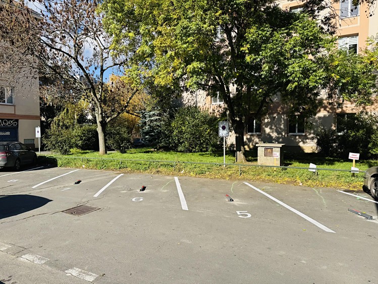 Pronájem garážového stání 13 m² - foto 3