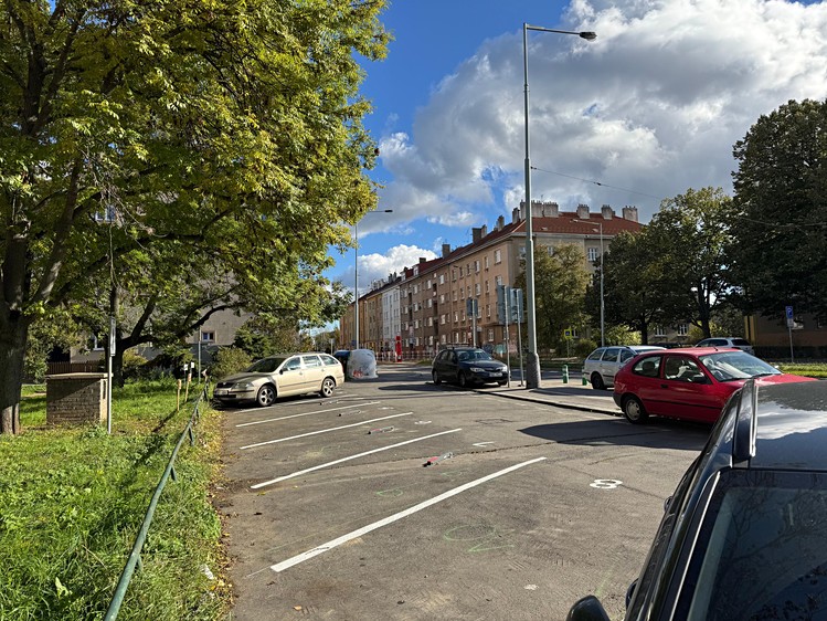 Pronájem garážového stání 13 m² - foto 1