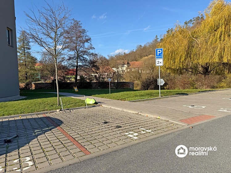 Pronájem garážového stání 15 m² - foto 4