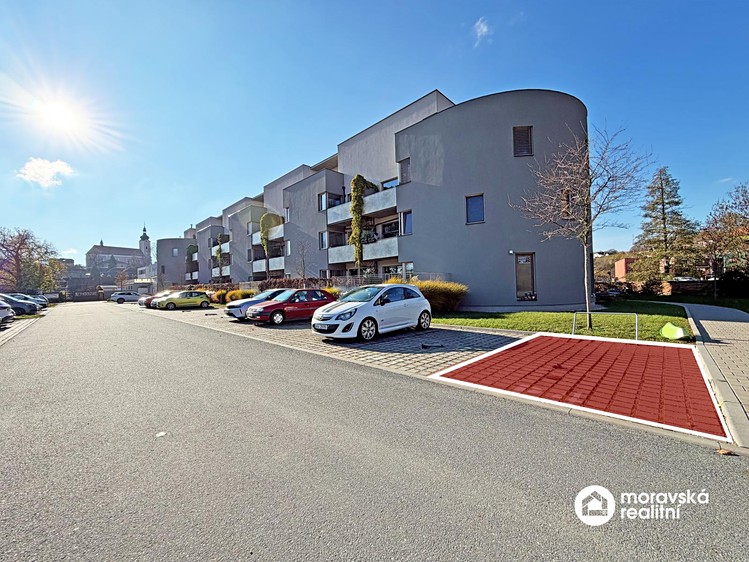 Pronájem garážového stání 15 m² - foto 1