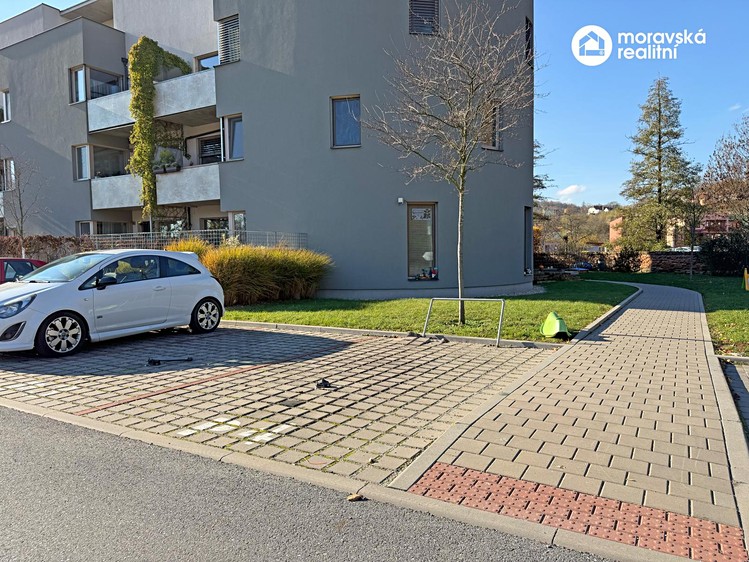 Pronájem garážového stání 15 m² - foto 2