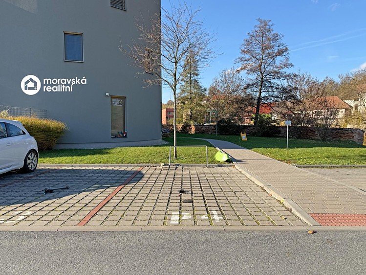 Pronájem garážového stání 15 m² - foto 3
