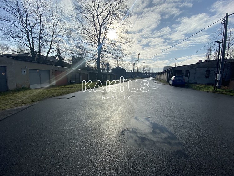 Pronájem garáže 20 m² - foto 1