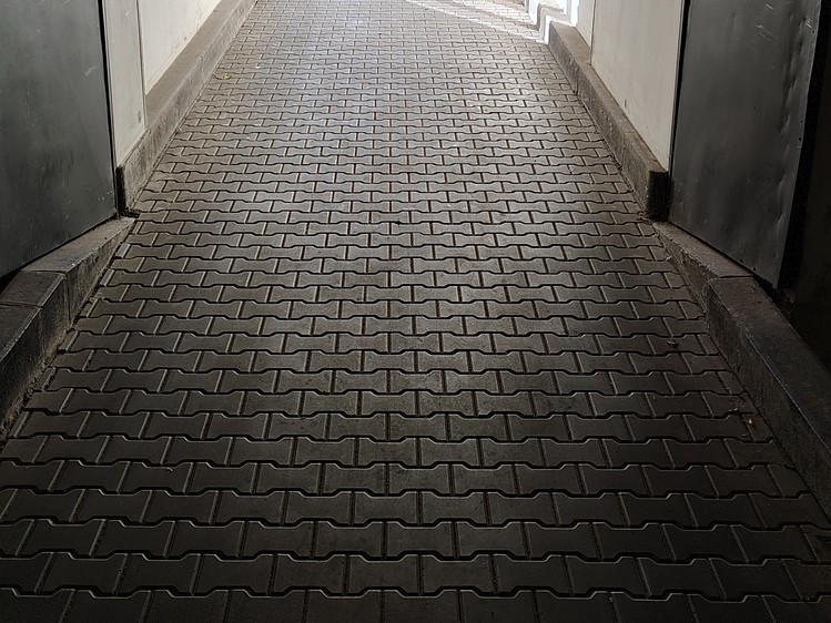 Pronájem garážového stání 10 m² - foto 2