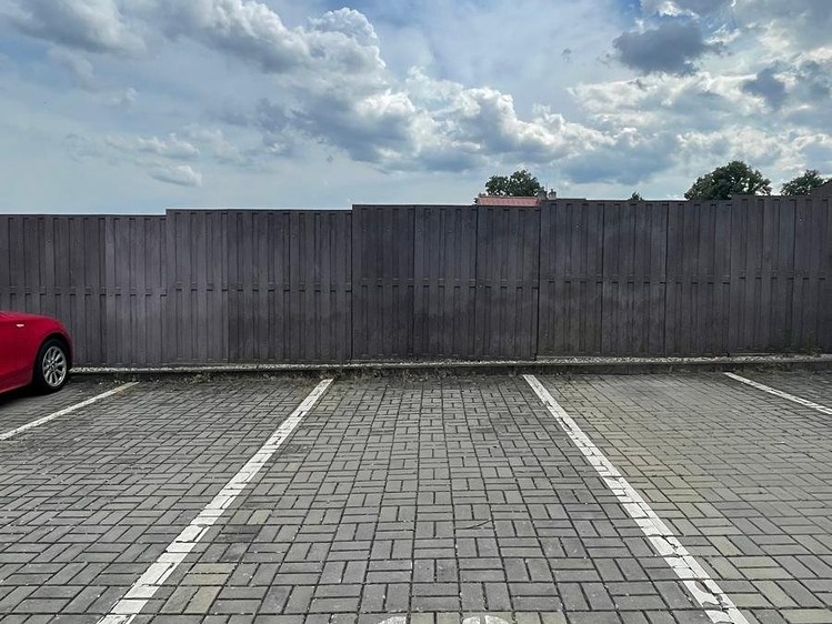 Pronájem garážového stání 12 m² - foto 3