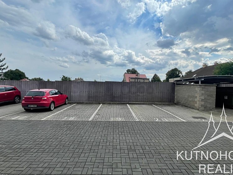 Pronájem garážového stání 12 m² - foto 2