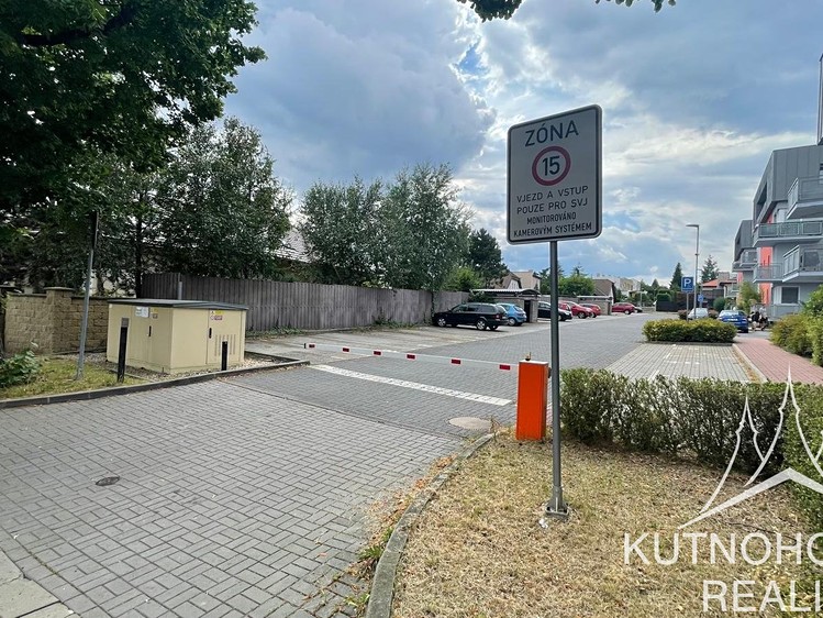 Pronájem garážového stání 12 m² - foto 7