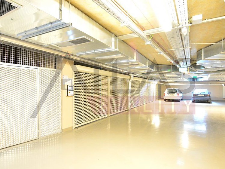 Pronájem garážového stání 15 m² - foto 2