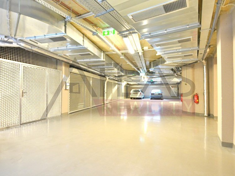 Pronájem garážového stání 15 m² - foto 1