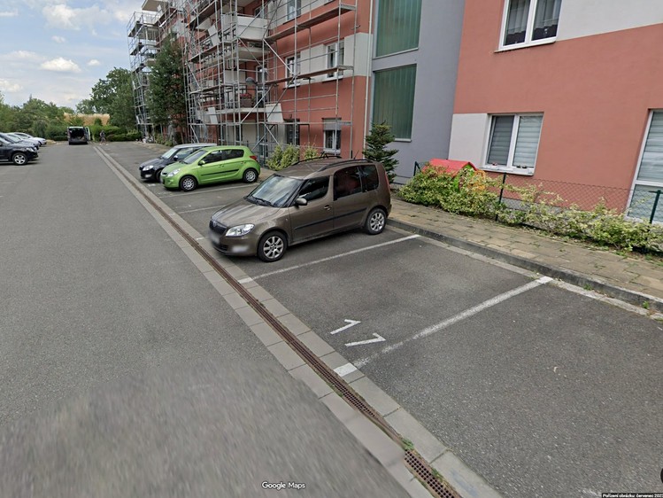 Pronájem garážového stání 12 m² - foto 1