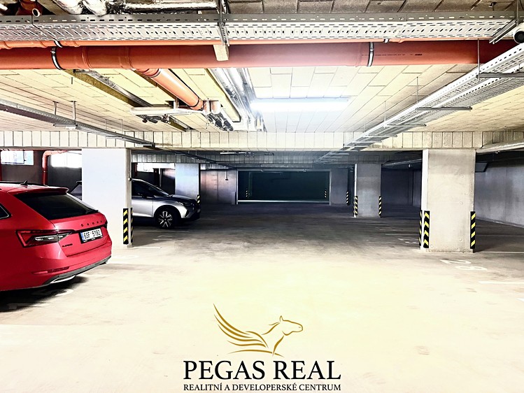 Pronájem garážového stání 14 m² - foto 4