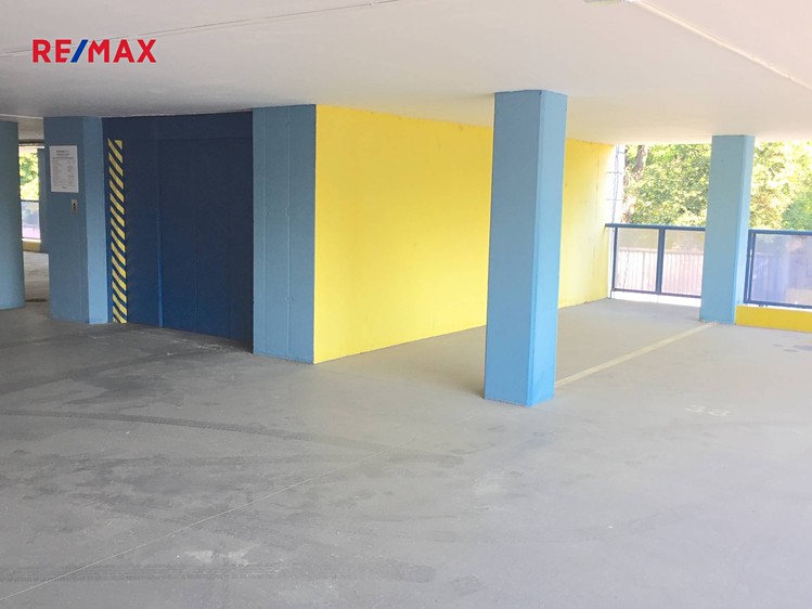 Pronájem garážového stání 15 m² - foto 4