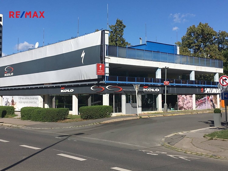 Pronájem garážového stání 15 m² - foto 1