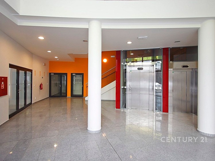 Pronájem garážového stání 9 m² - foto 3