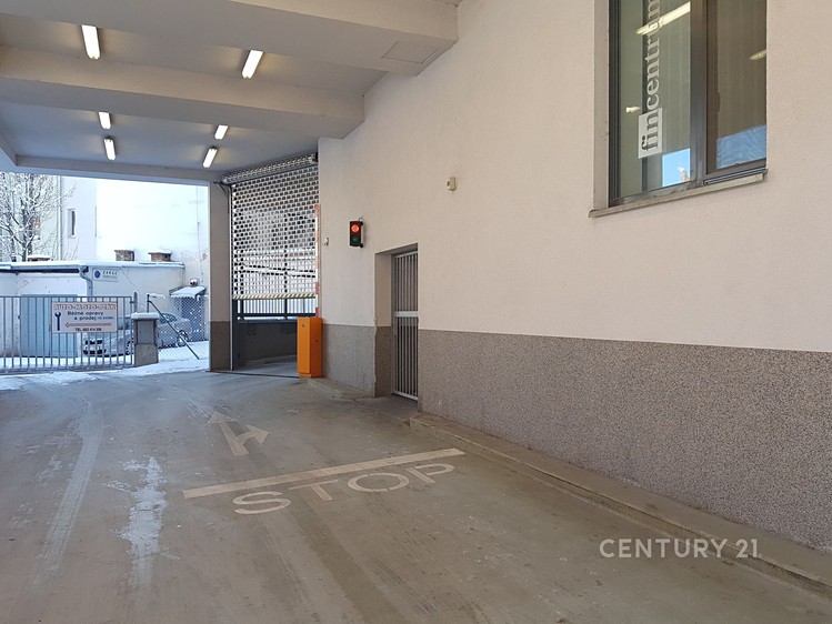 Pronájem garážového stání 9 m² - foto 2