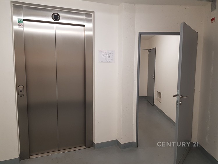 Pronájem garážového stání 9 m² - foto 4