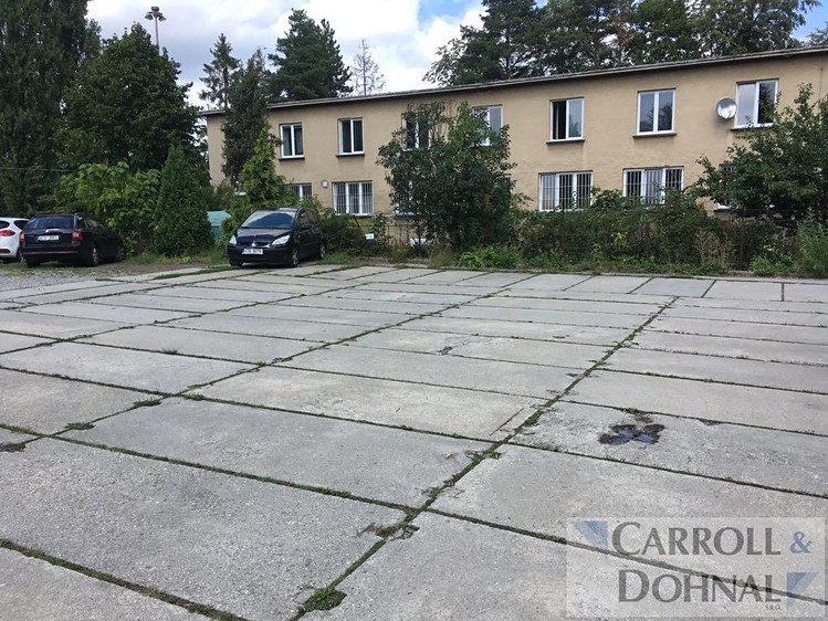 Pronájem garážového stání 15 m² - foto 1