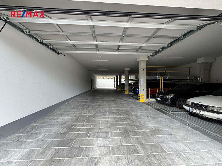 Pronájem garážového stání 2 590 m² - foto 3