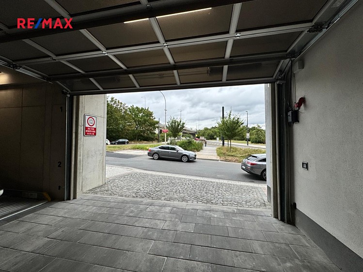 Pronájem garážového stání 2 590 m² - foto 7