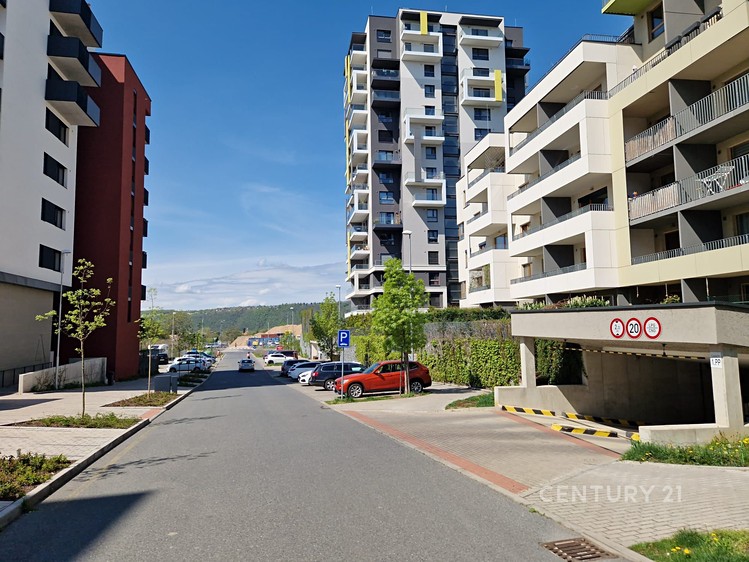 Pronájem garážového stání 8 m² - foto 3