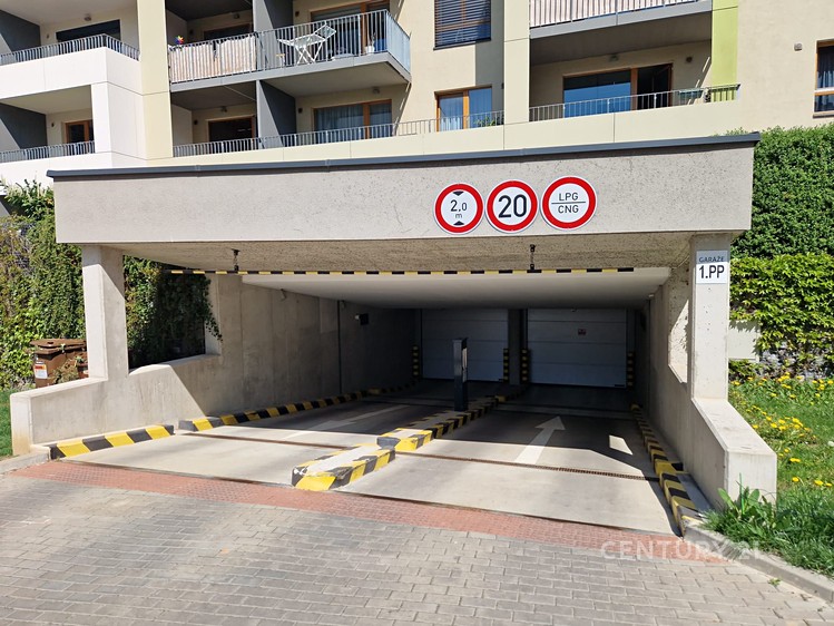 Pronájem garážového stání 8 m² - foto 2