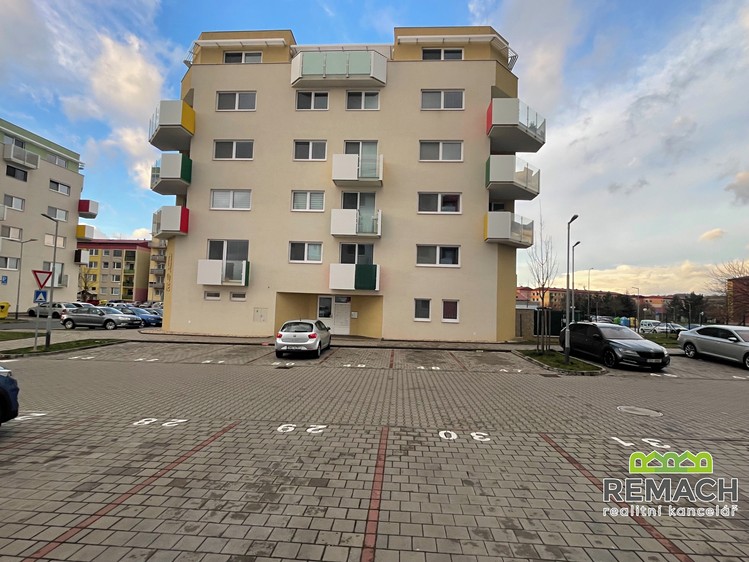 Pronájem garážového stání 68 m² - foto 3