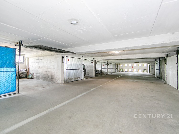 Pronájem garážového stání 12 m² - foto 3