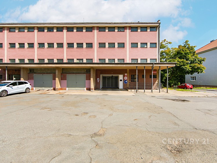 Pronájem garážového stání 12 m² - foto 2