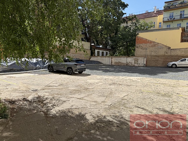 Pronájem garážového stání 16 m² - foto 1