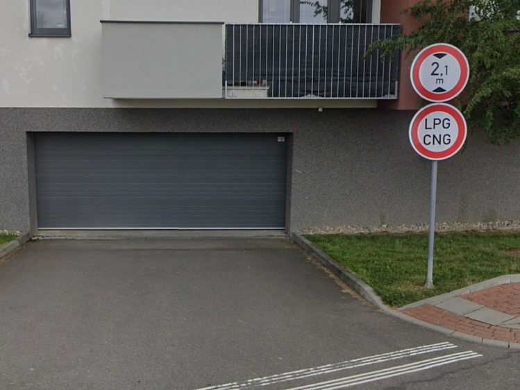 Pronájem garážového stání 16 m² - foto 3