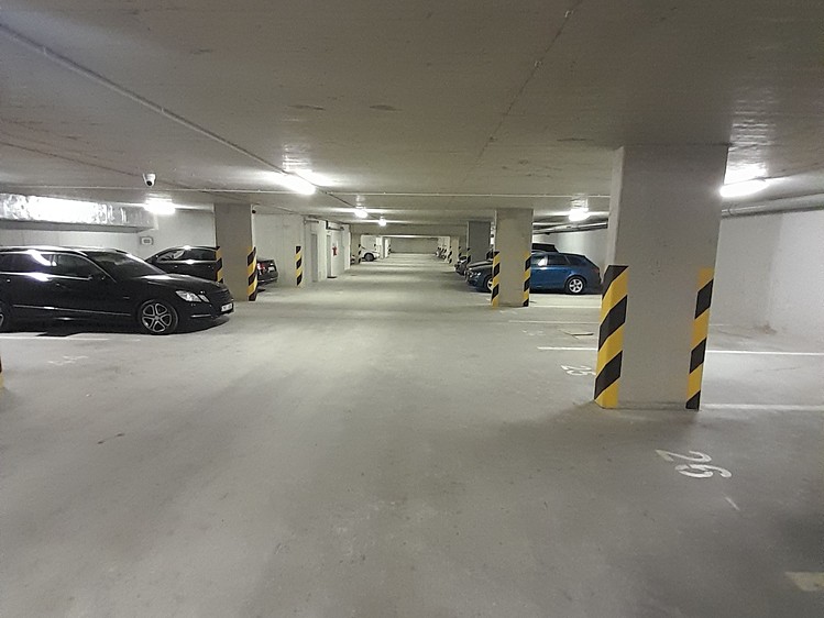 Pronájem garážového stání 16 m² - foto 1