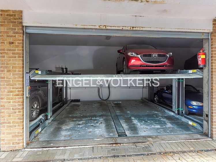 Pronájem garážového stání 12 m² - foto 2