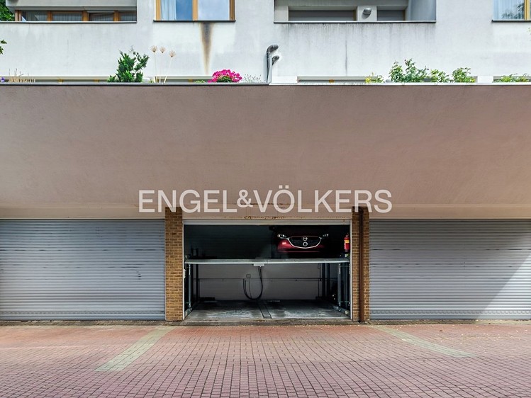 Pronájem garážového stání 12 m² - foto 1