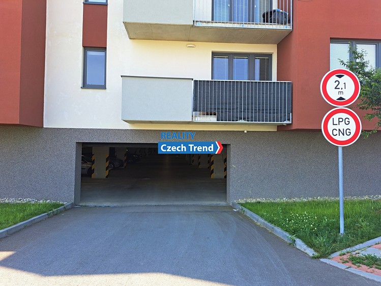 Pronájem garážového stání 16 m² - foto 1