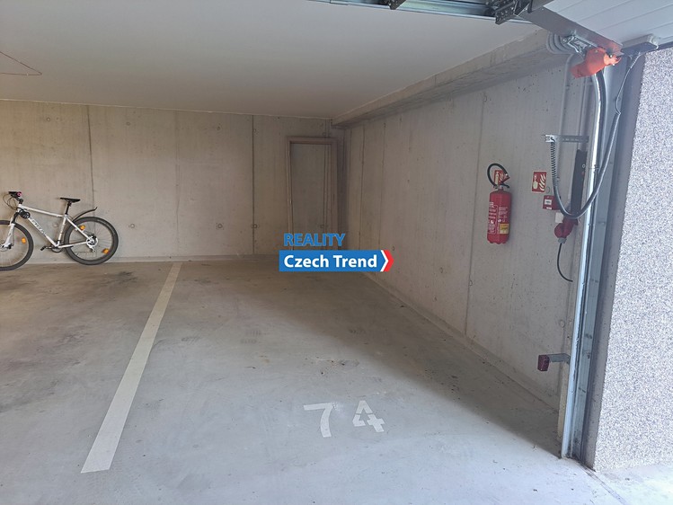 Pronájem garážového stání 16 m² - foto 2