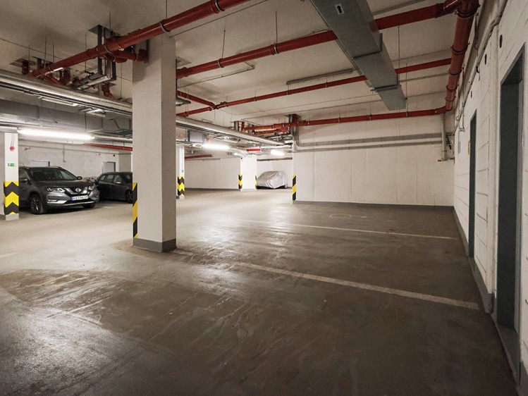 Pronájem garážového stání 18 m² - foto 2