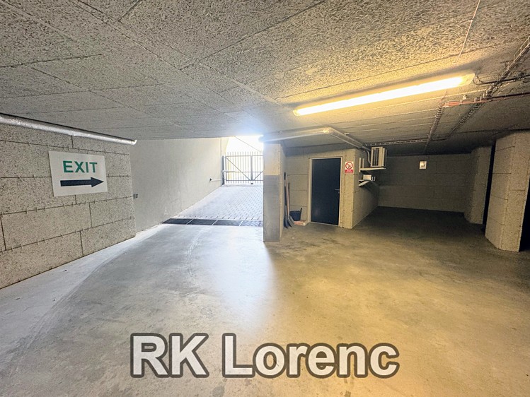 Pronájem garážového stání 16 m² - foto 3