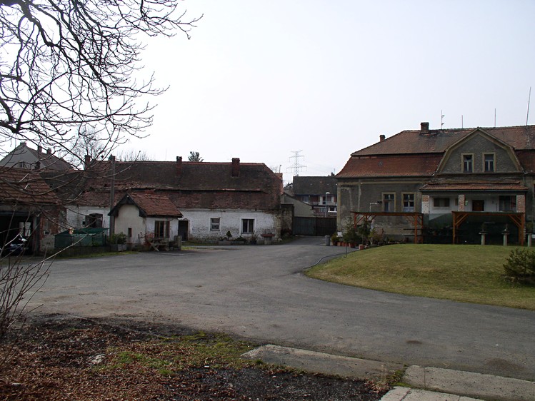Pronájem garážového stání 15 m² - foto 3
