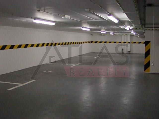 Pronájem garážového stání 13 m² - foto 1