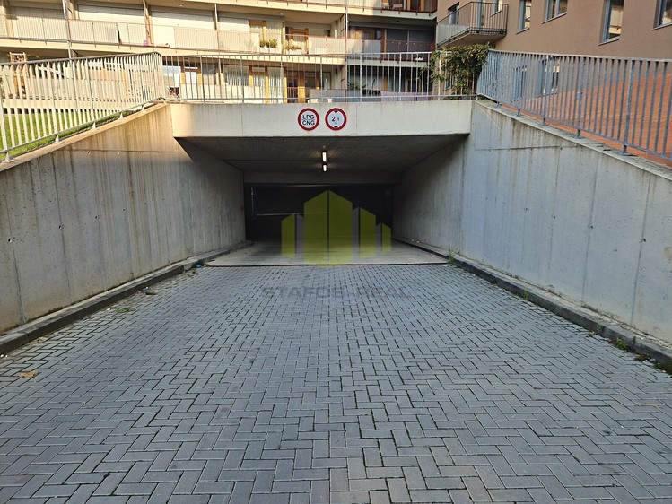 Pronájem garážového stání 20 m² - foto 4
