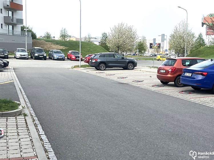 Pronájem garážového stání 12 m² - foto 3