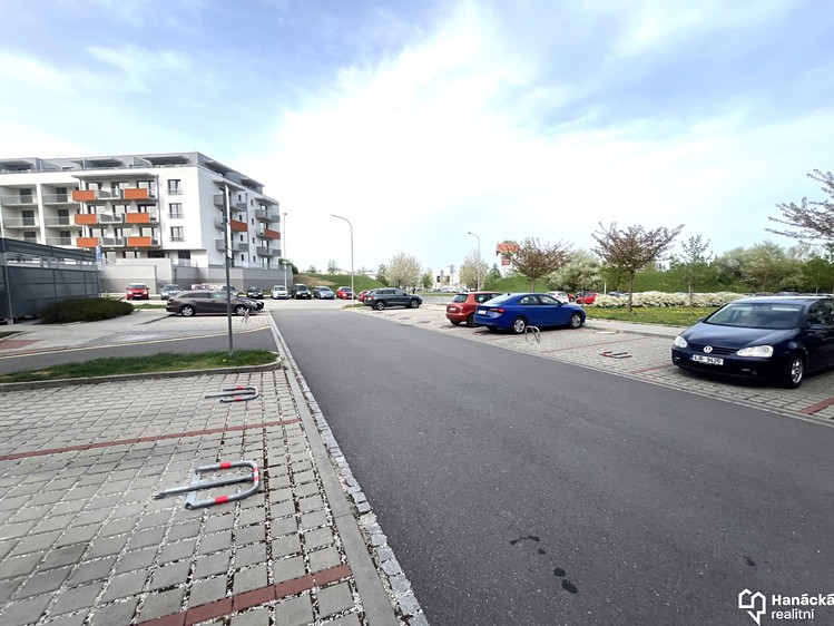 Pronájem garážového stání 12 m² - foto 4