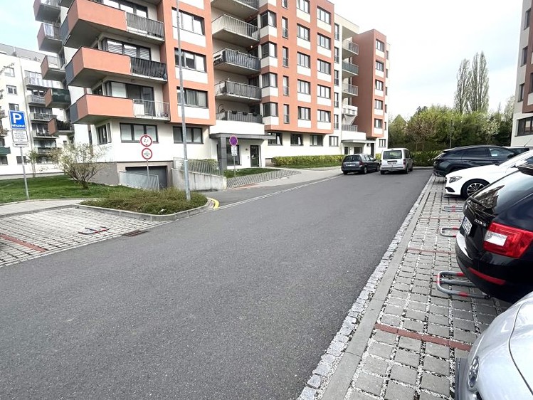Pronájem garážového stání 12 m² - foto 5