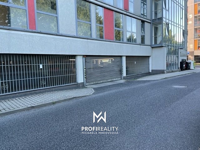 Pronájem garážového stání 14 m² - foto 3