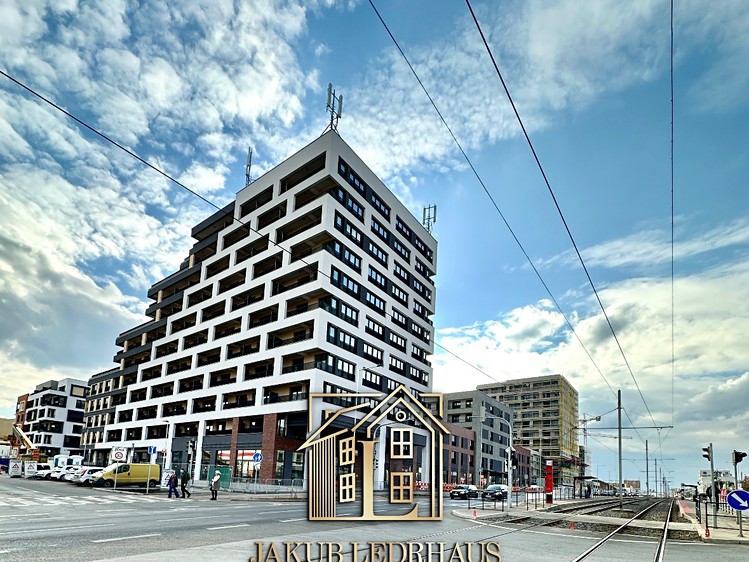 Pronájem garážového stání 15 m² - foto 1