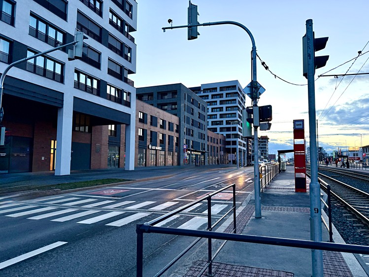 Pronájem garážového stání 15 m² - foto 3