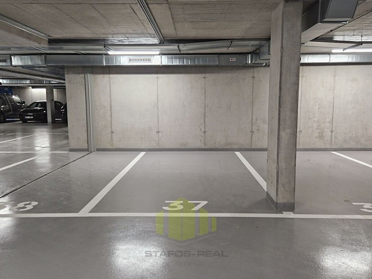 Pronájem garážového stání 13 m² - foto 1