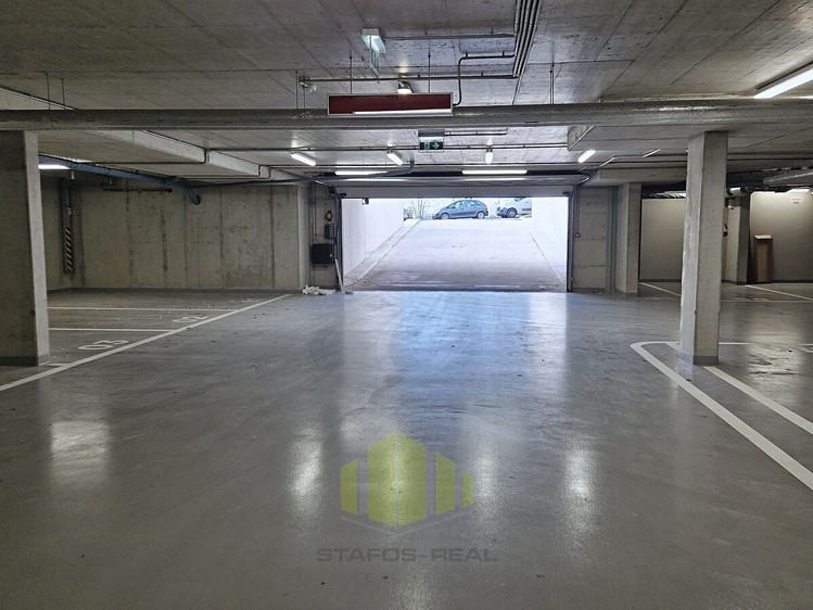 Pronájem garážového stání 13 m² - foto 2